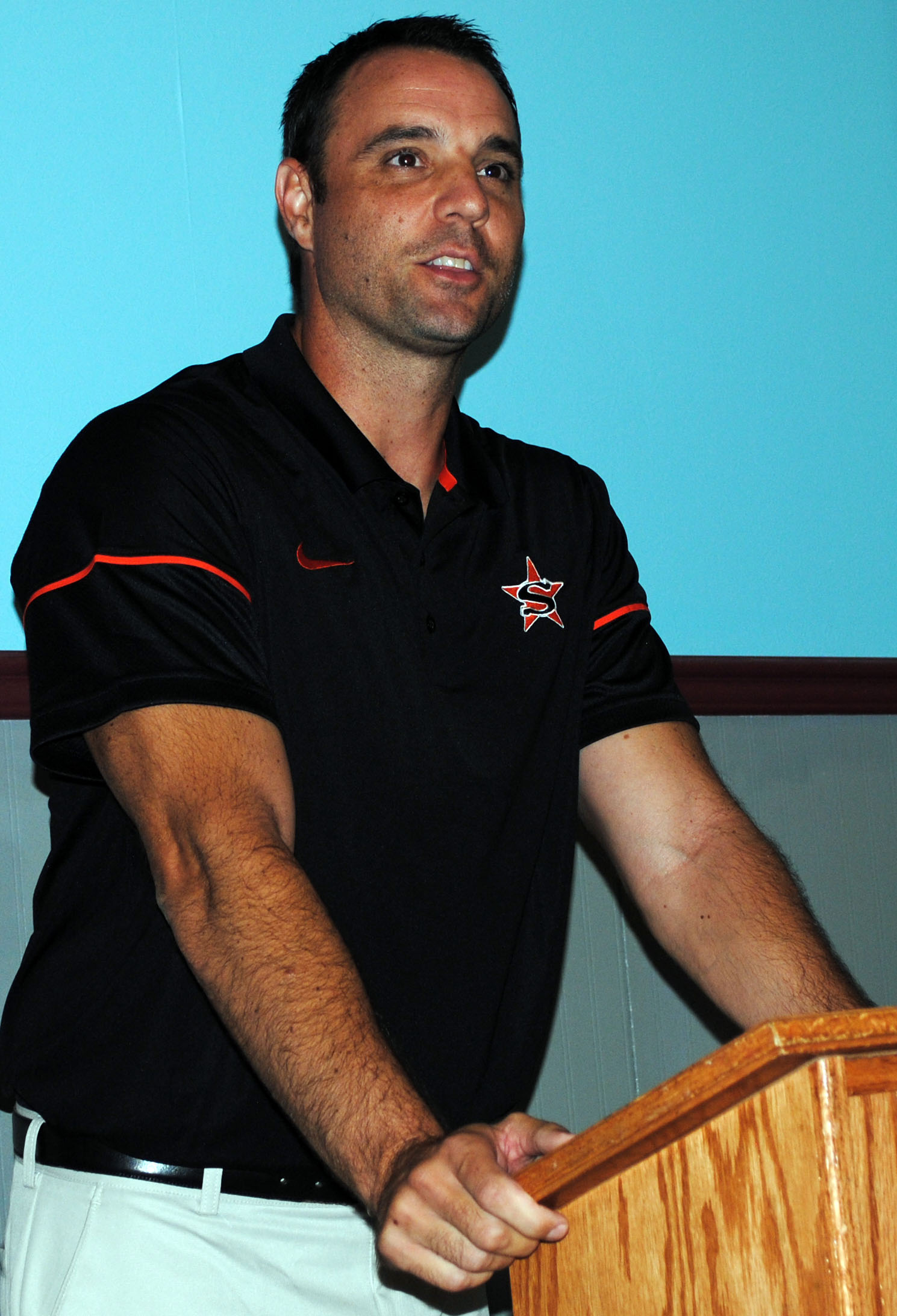 Coach Mike Volarvich speaks to the Nashville Rotary Club Aug. 24.