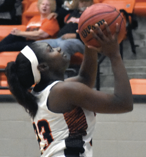 Asia Munn eyes a basket for the Scrapperettes in their home win over Mena last week.