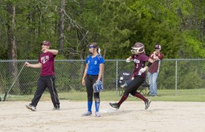 Dierks, Mount Ida split with Lady Lions and Outlaws earning wins