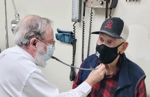 Retiring doctor sees last patient