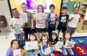 Local students pen notes for veterans’ Honor Flight